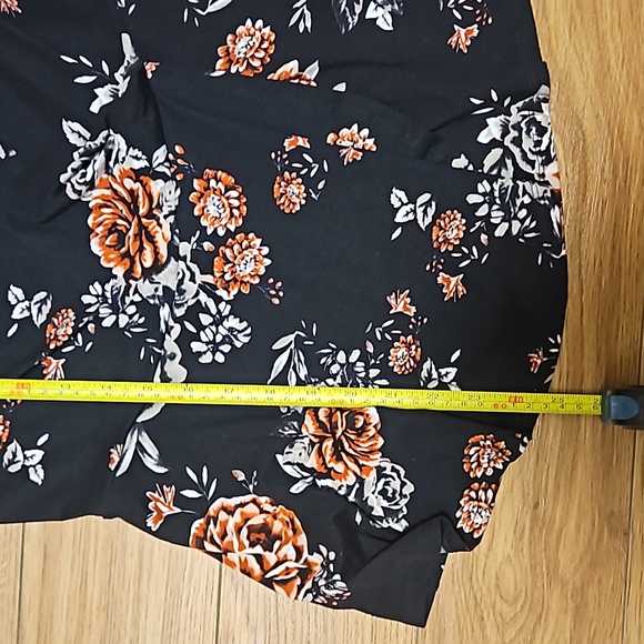 ★ 3 for $10 ★ Black Floral Tank - Picture 5 of 5